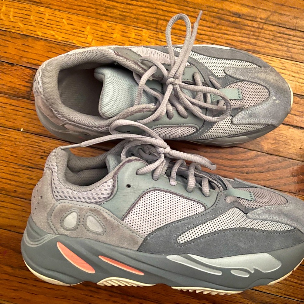Women/Men Yeezy Boost 700 “Interia”.Worn twice, Went to cookout and got stained